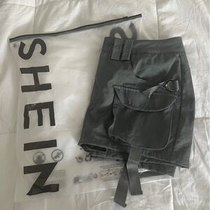 NWT SHEIN Flap Pocket Buckle Detail Cargo Skirt GRAY SIZE 2 (XS)